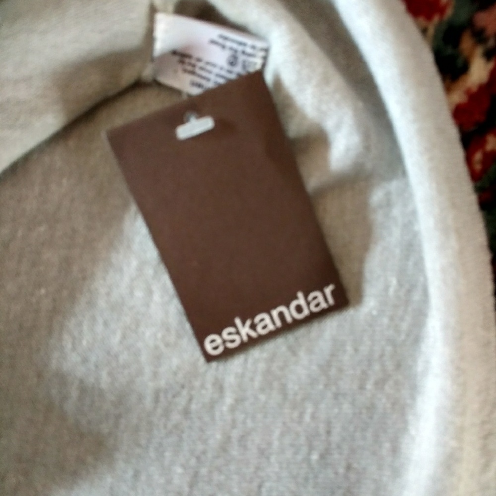 Escandar Nwt sweater. 61 cashmere and 39 p